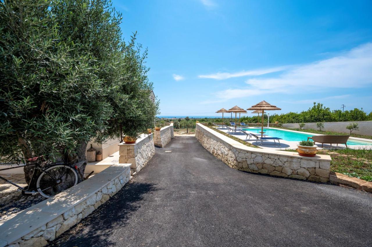 Villa Carmiano Luxury Bedrooms In Avola In The Province Of Syracuse With Spa And Swimming Pool And Wonderful Seaview Exteriör bild