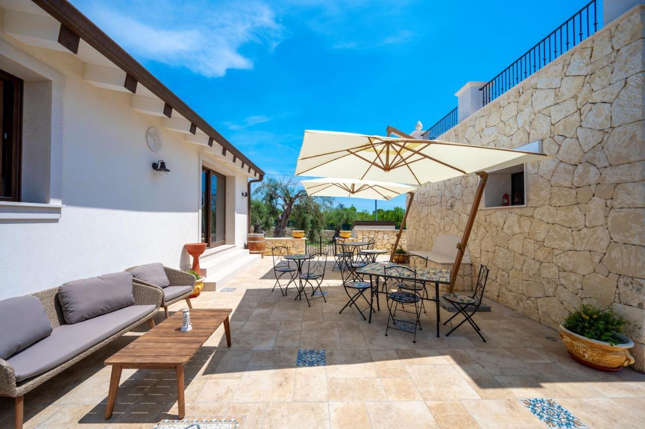 Villa Carmiano Luxury Bedrooms In Avola In The Province Of Syracuse With Spa And Swimming Pool And Wonderful Seaview Exteriör bild