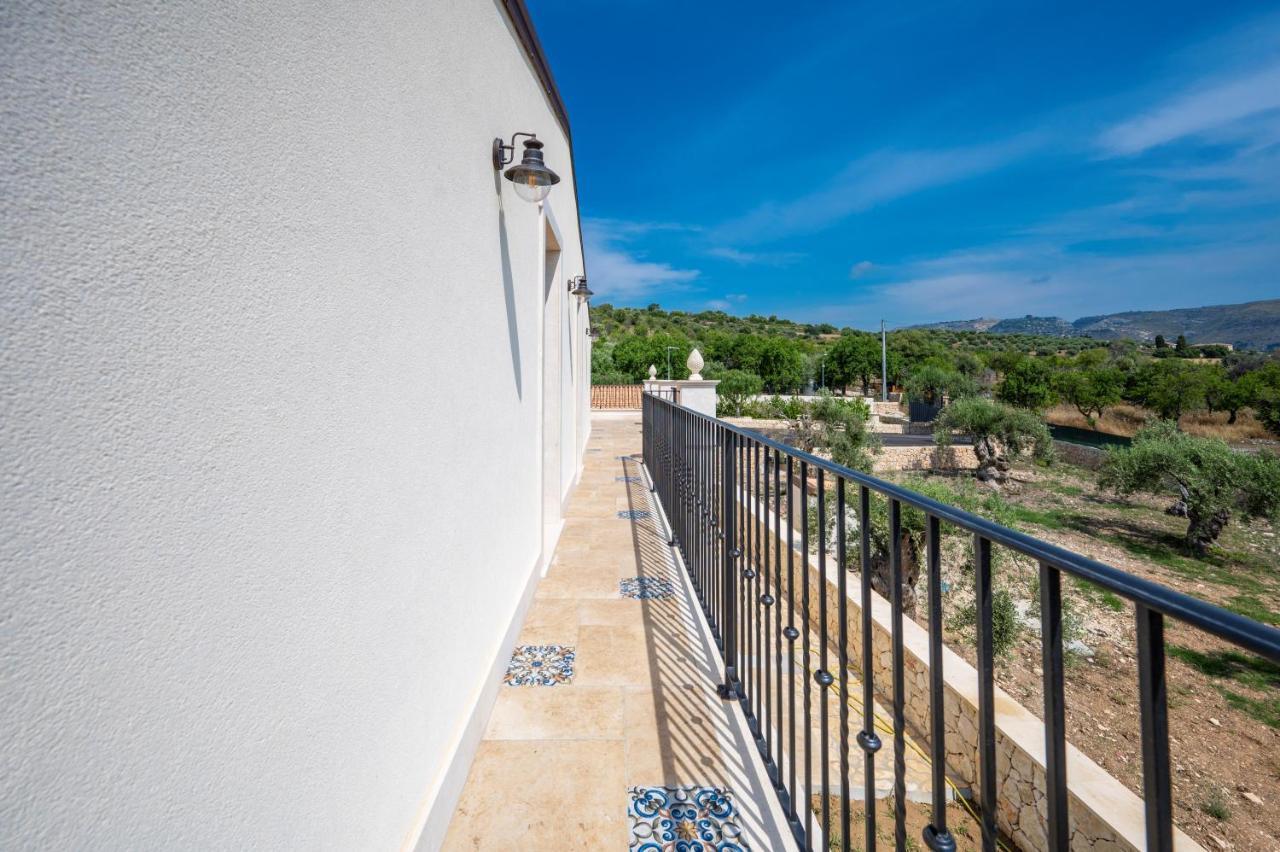 Villa Carmiano Luxury Bedrooms In Avola In The Province Of Syracuse With Spa And Swimming Pool And Wonderful Seaview Exteriör bild