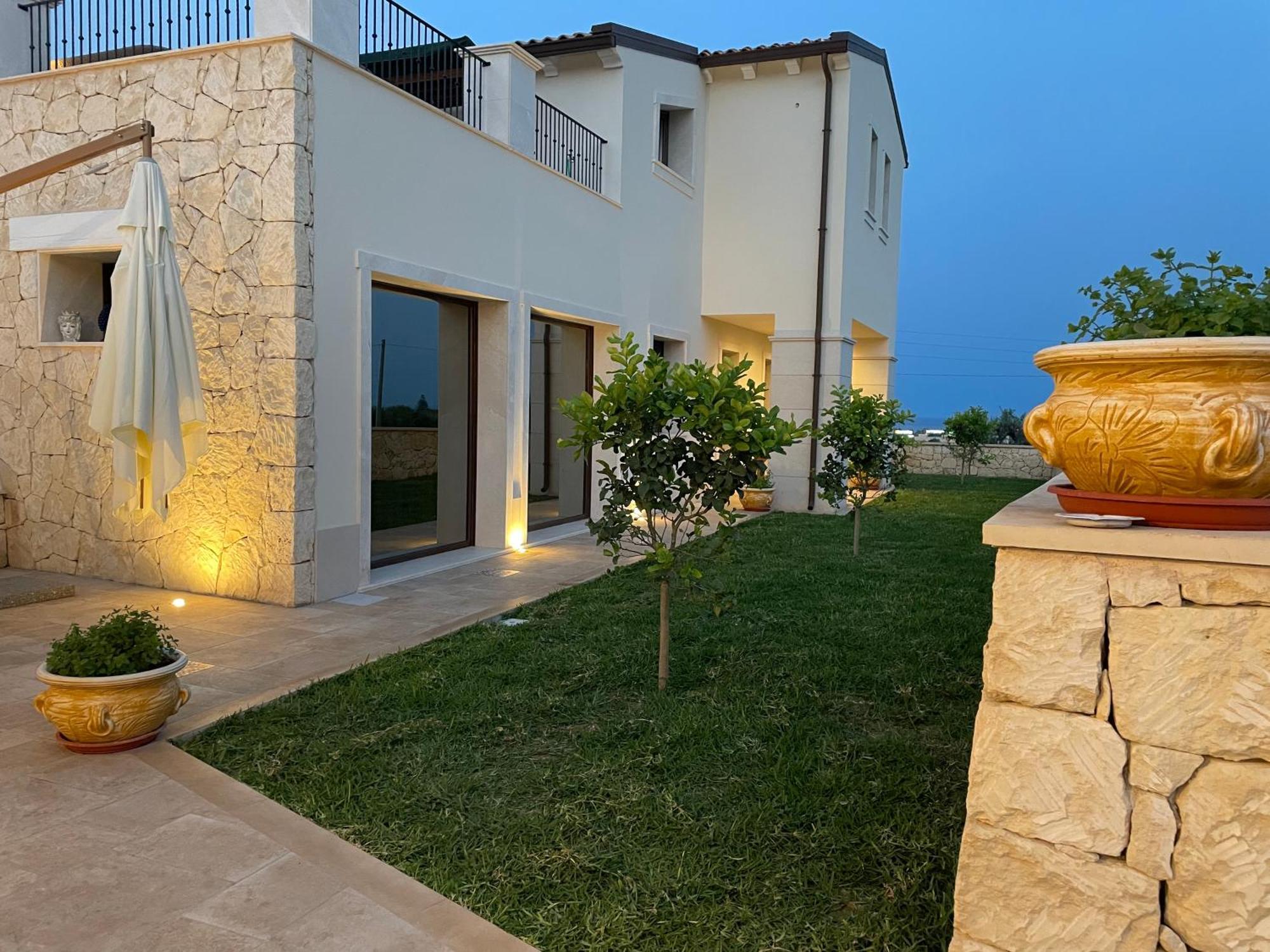 Villa Carmiano Luxury Bedrooms In Avola In The Province Of Syracuse With Spa And Swimming Pool And Wonderful Seaview Exteriör bild